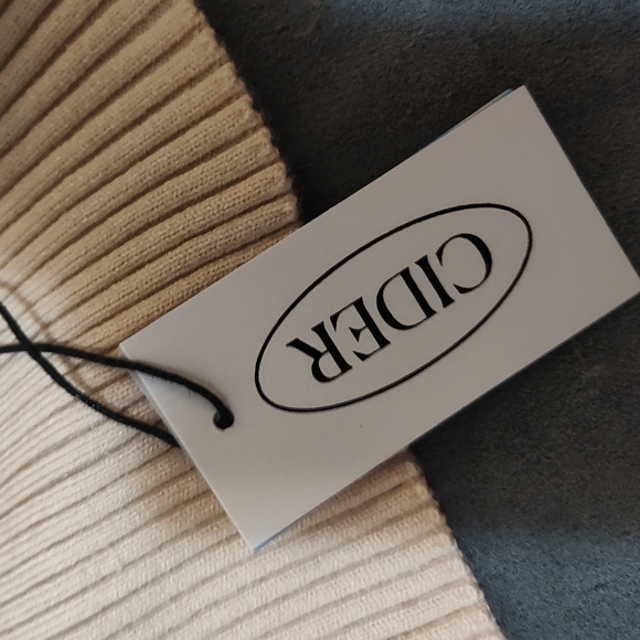 Cider NWT ribbed criss cross crop top - Picture 4 of 9